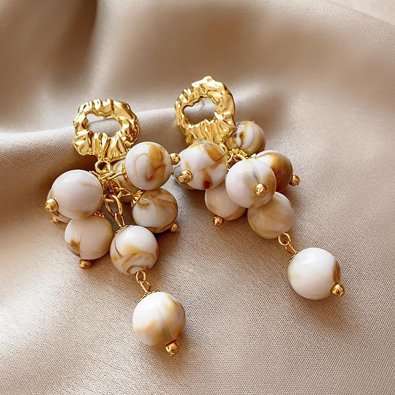 

2025 New Grape Tassel Earrings for Women Light Luxury Exaggerated Round Resin Beads Ear Accessories Elegent Jewelry белый