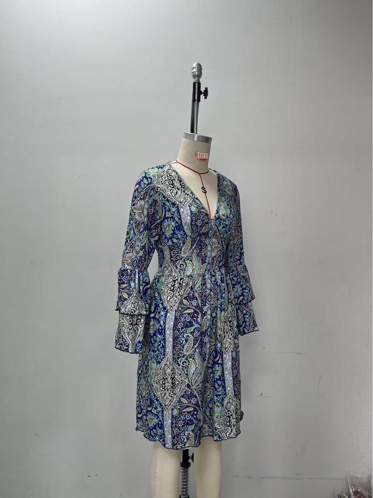 2024 Elegant Paisley V-Neck Flare Sleeve Dress for Women - Autumn/Winter Collection.
