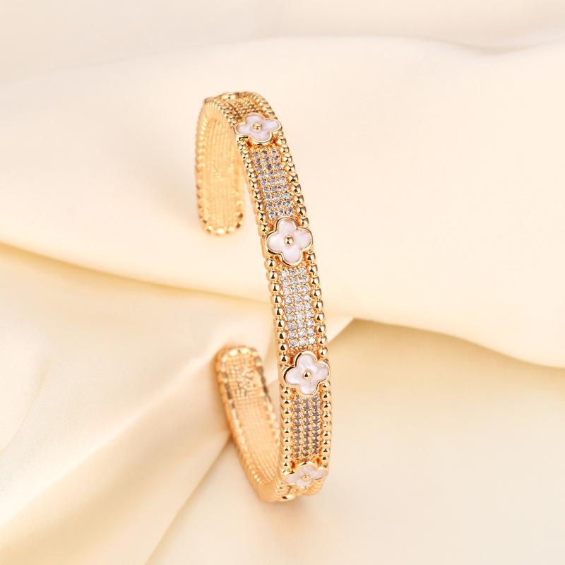 Seiko Fritillary Kaleidoscope Four Leaf Clover Bracelet Ins Wind Retro Temperament Bracelet Jewelry Wholesale