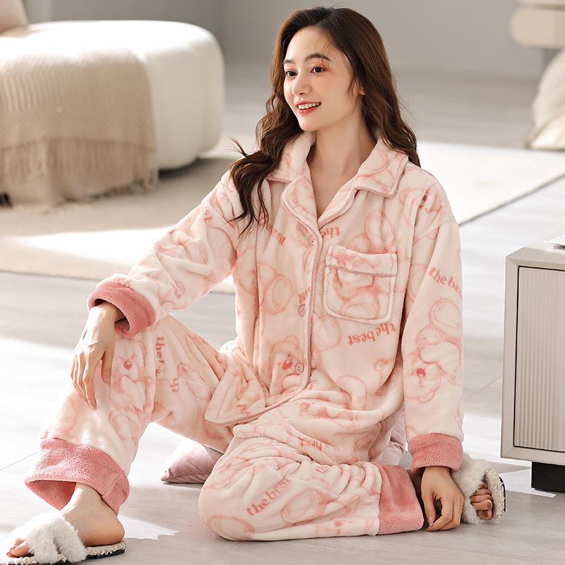 "Chunbaifen Women's Thick Coral Fleece Pajamas - Autumn/Winter Large Size Flannel Sleepwear for Middle-Aged and Elderly"