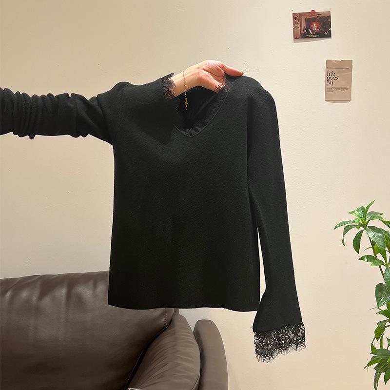 

Atmospheric lace splicing autumn and winter V-neck long-sleeved knitted bottoming shirt women s inner sweater One size fits all чорний