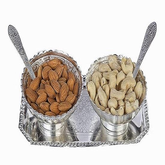 

Мельхиоровая латунь Двойная чаша с двумя ложками и с одним подносом Красивая бархатная подарочная упаковка с сумкой для переноски Используется для сухофруктов, шоколада, сладостей