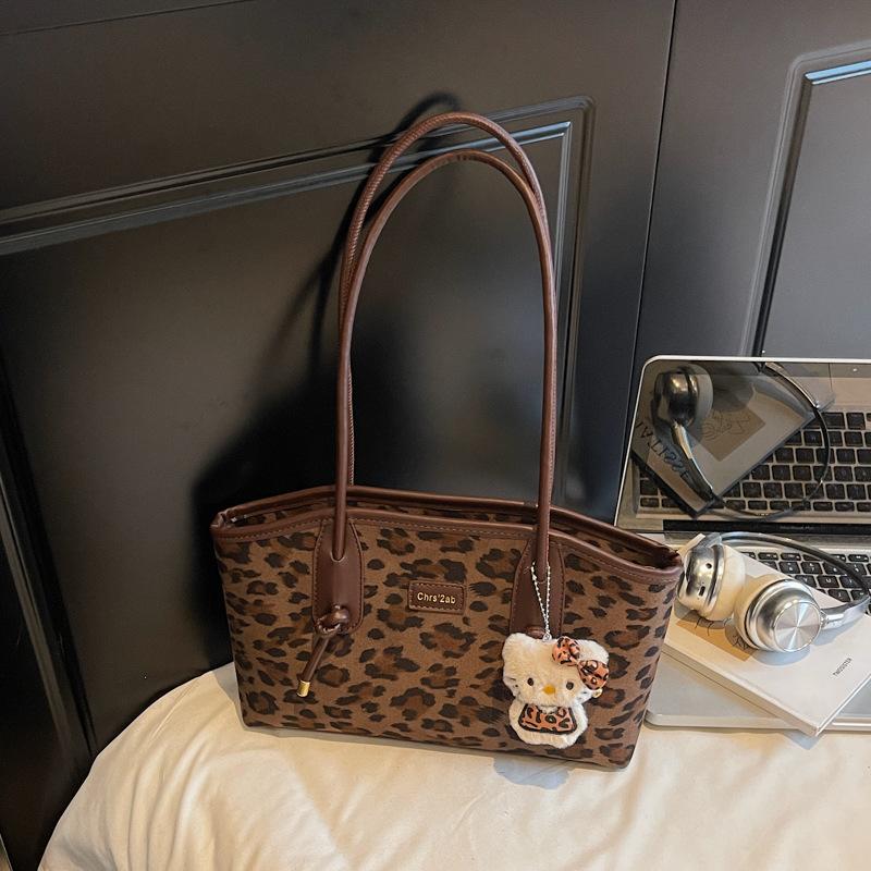 

2025 new autumn and winter retro niche suede bag women s fashion simple shoulder matte bag portable tote bag