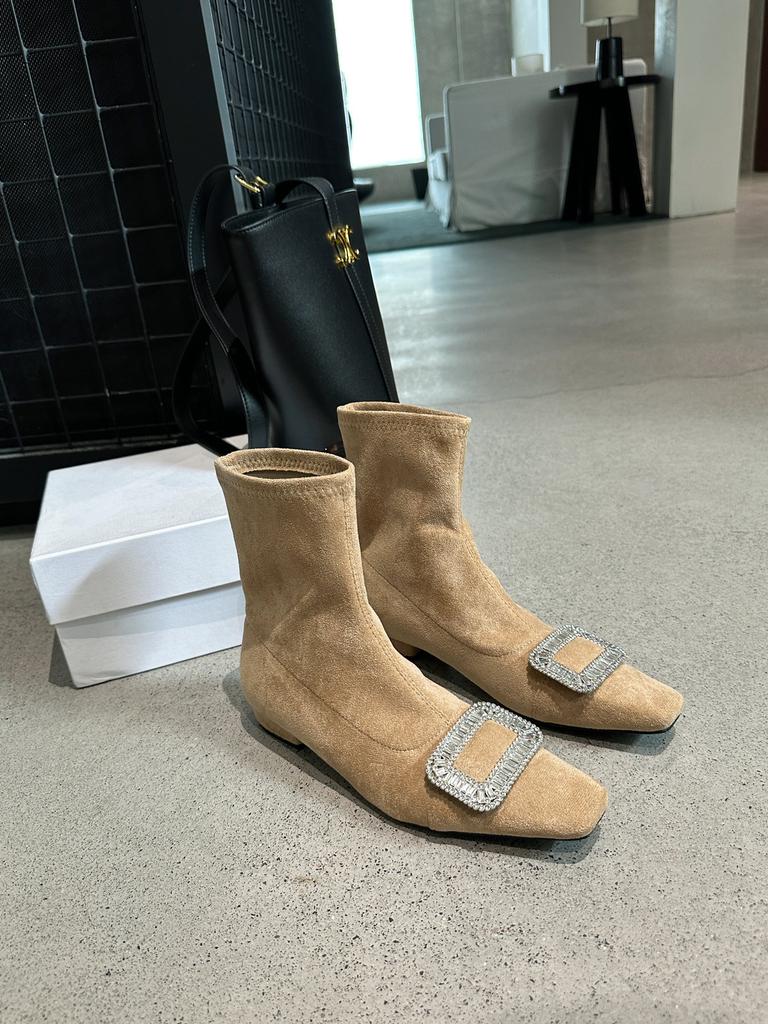 2025 strass fyrkantig spänne mocka små korta stövlar för damer höst och vinter nya platta klackade stövlar, sammet mångsidiga fyrkantig tå korta stövlar