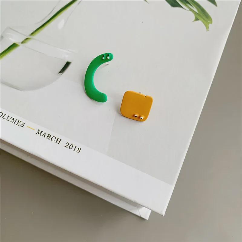 Solmaya Dayanıklı Boyalı ve S925 Gümüş İğneli Renkli Komik Hayalet Yüz Küpeler - Sevimli Süpermen Tasarımı