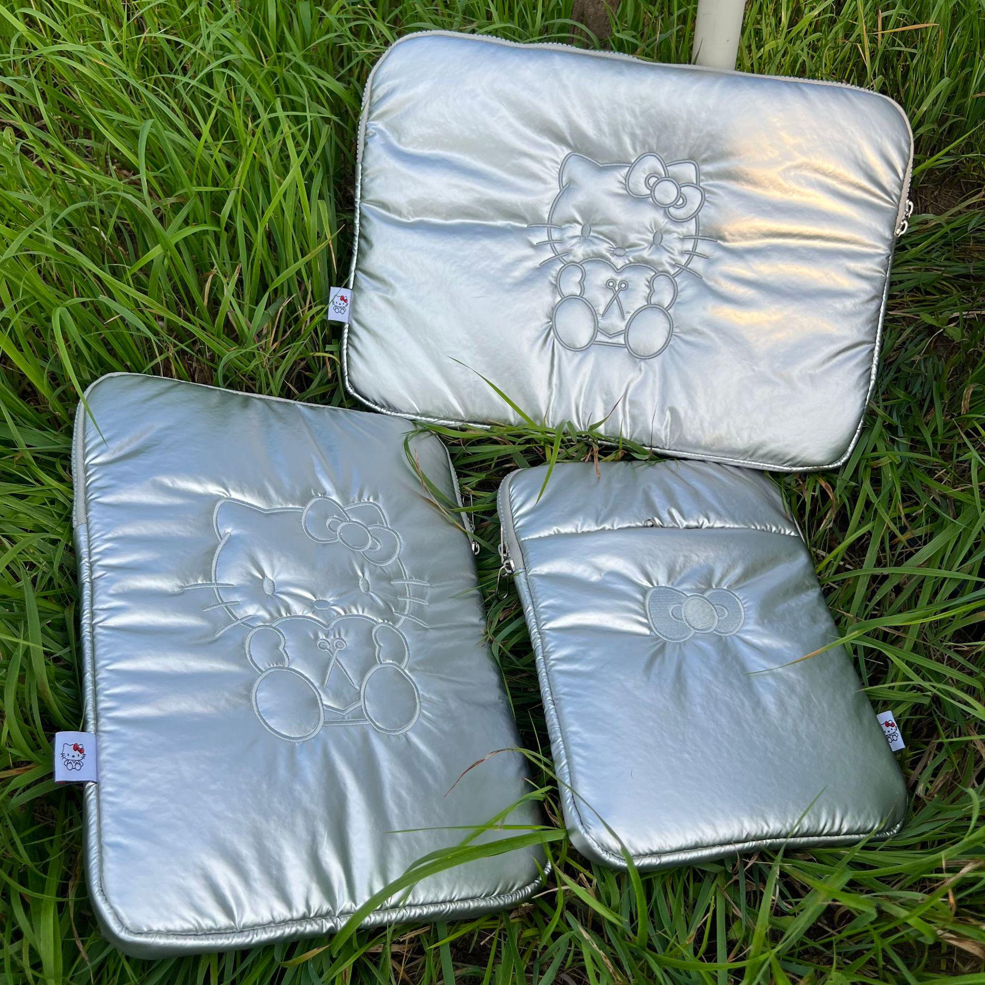 

Корейская вышитая сумка для хранения планшета и ноутбука в стиле Hello Kitty 11 inch (Vertical) серебряный