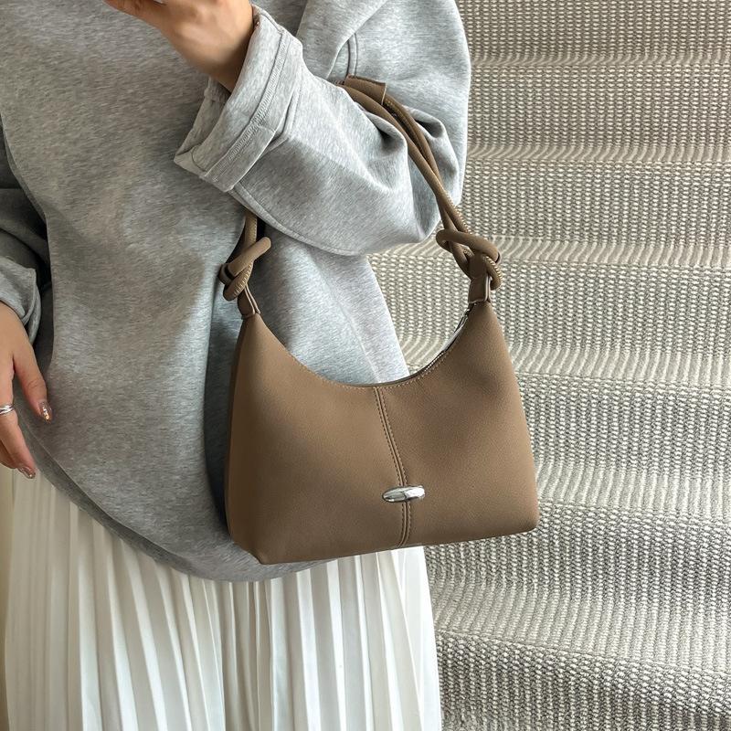 High-end niche bag women's autumn and winter retro 2025 new fashion shoulder messenger bag popular portable dumpling bag