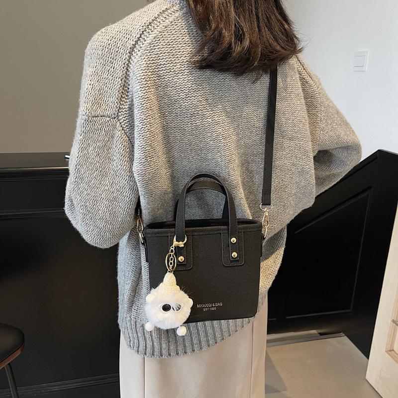 Niche design shoulder messenger bag high-end handbag new bag women's 2025 trendy fashion versatile bucket bag