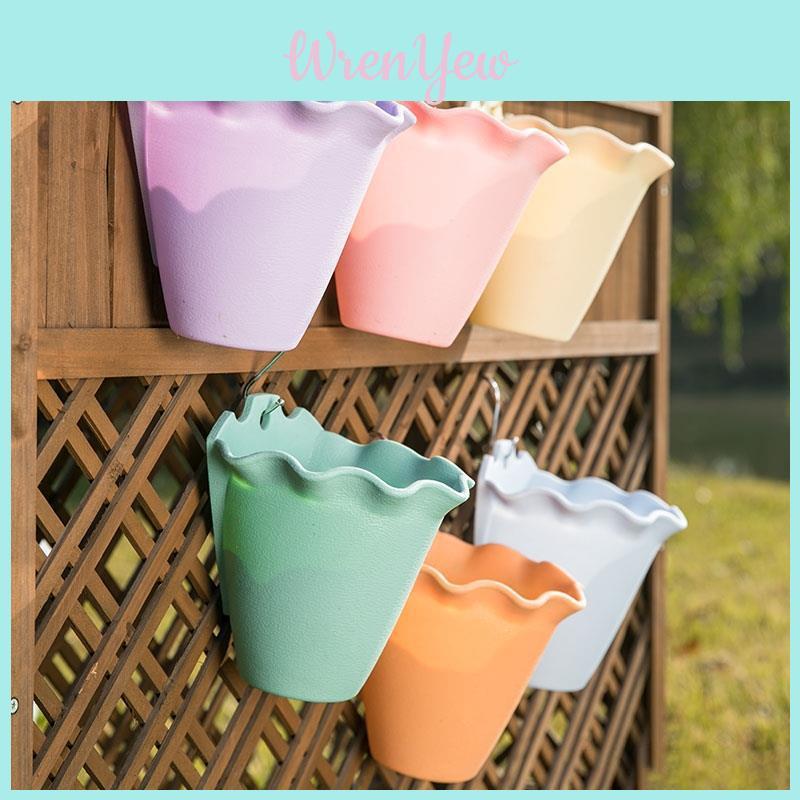 Decorative Plastic Planter With Drainage For Wall Hanging And Garden Fence Decor