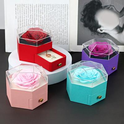 Elegantes sechseckiges Blumen-Schmuckkästchen mit konservierten Blumen Einzigartige Geschenke Accessoire für trendige verliebte Paare