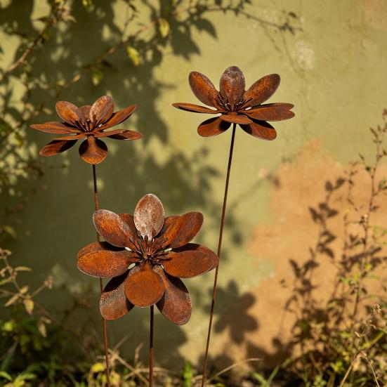 Yousheng Rustic Flower Ground Stake, Vintage Metal Garden Art, Weather-Resistant Rusted Iron Yard Decor for Lawn Pathway Patio and Planters