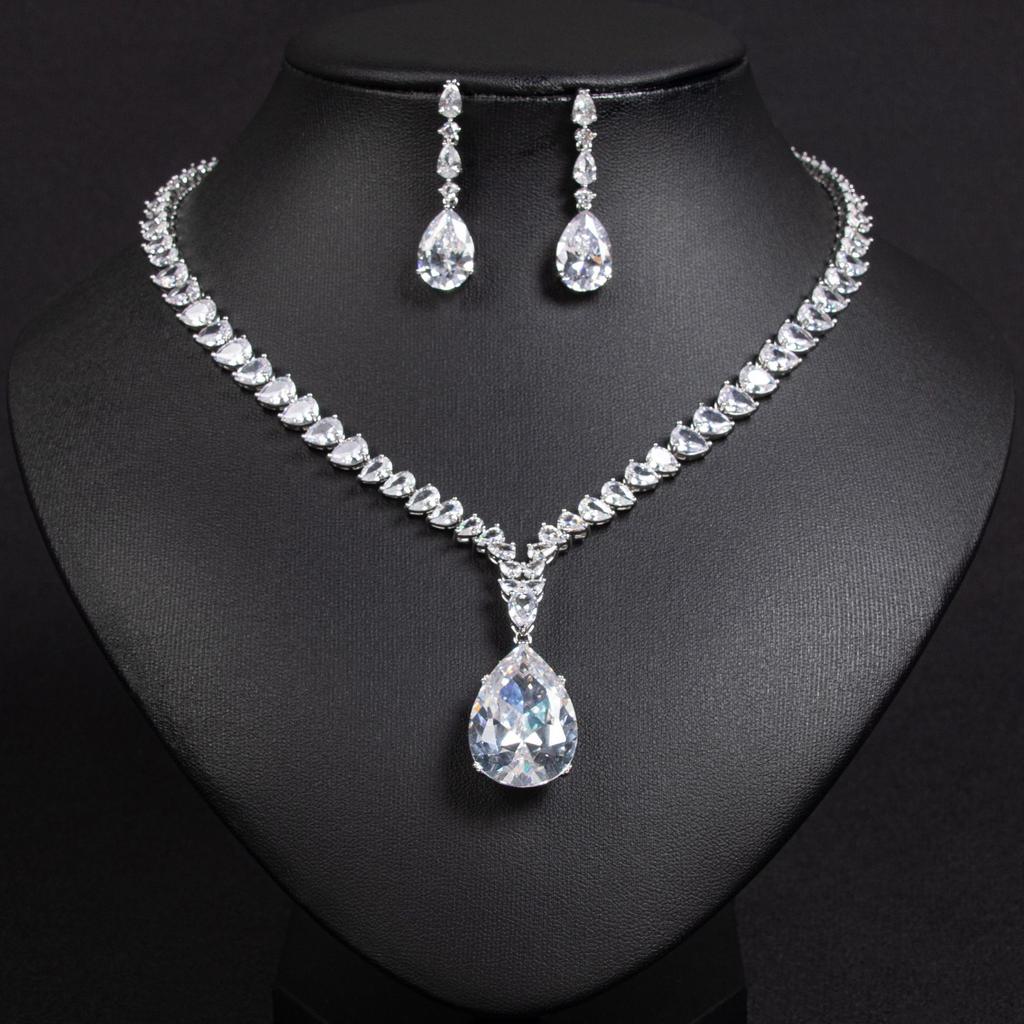 Women's Light Luxury Design Elegant Water Droplet Tassel Necklace Earring Set Fashionable And Versatile Unique Design Sense Set