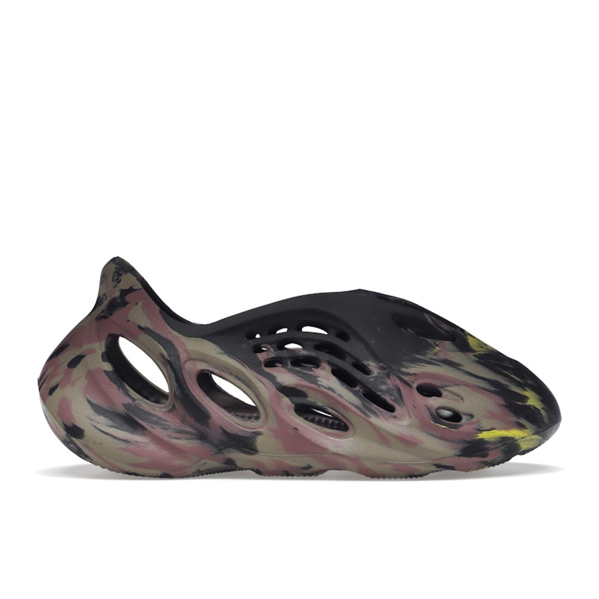 

Кроссовки унисекс adidas Yeezy Foam Runner MX Carbon Black IG9562 37