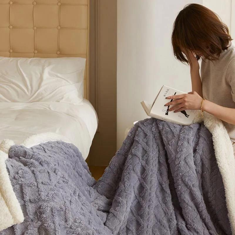 

Tafu Velvet Blanket Is A Soft And Warm Thick Blanket That Is Comfortable, Measuring 150 X 200 Centimeters One Size