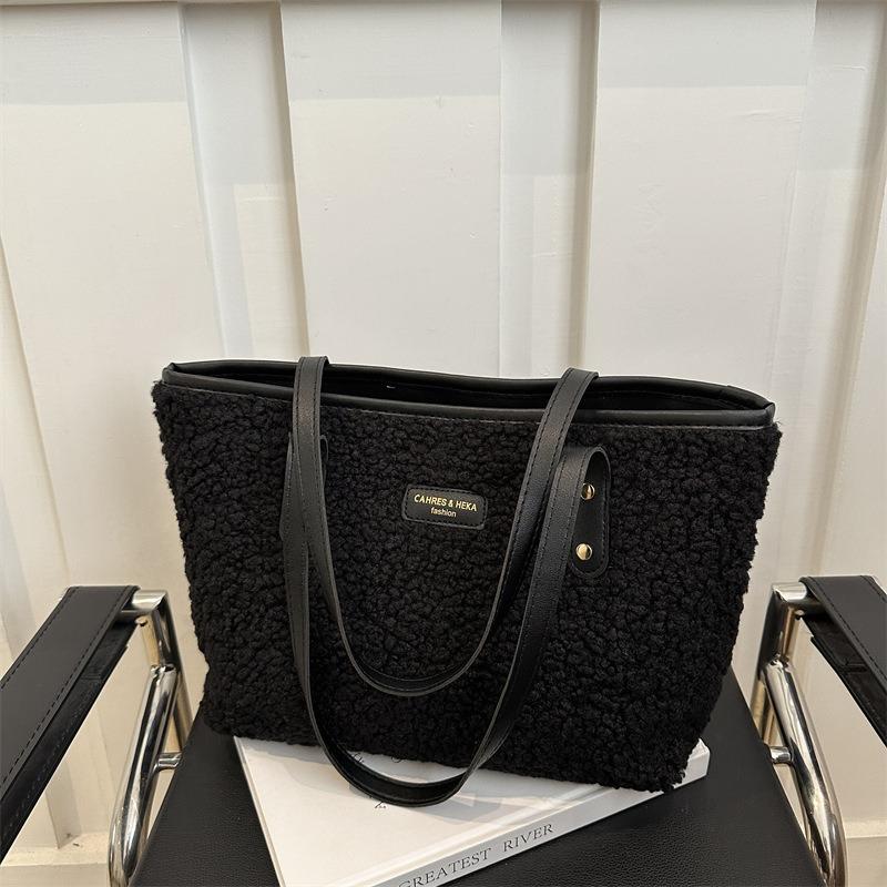 Bolsa de pelúcia feminina outono e inverno nova tendência fofa de ombro sob o braço grande capacidade superfície macia bolsa tote para o dia a dia