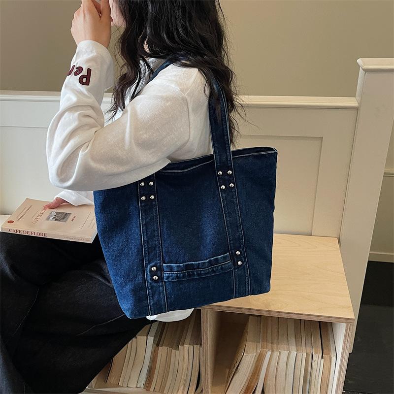 Korean Dgdaemun Fashi Denim Tote Bag Trendy Mom Casual and Minimalist Shoulder Bag with Studs Fashi Versatile Commute Bag