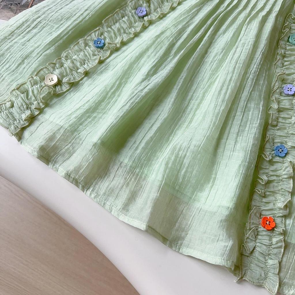 Süßes Sommer-Mädchenkleid mit frischem Wald-Button-Rüschen-Träger
