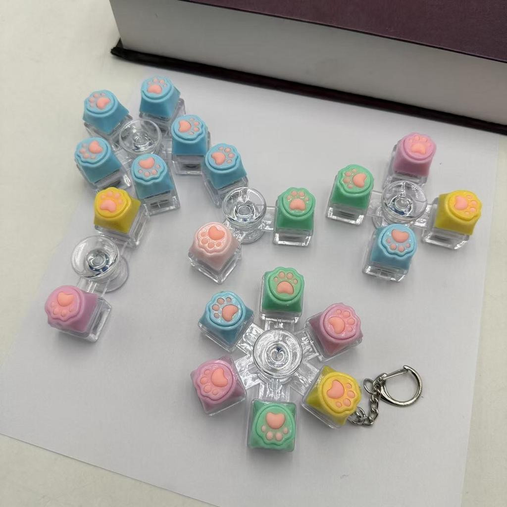 LED Light Keyboard Keychain Fidget Toy Clickable Button Stress Relief Portable Desk Accessory Office Decor Gift Anxiety Relief