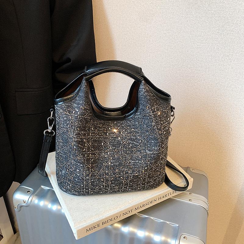 

Summer fashion women s versatile portable niche messenger design 2025 simple diagonal bag bucket bag commuter new Korean 29*11*24