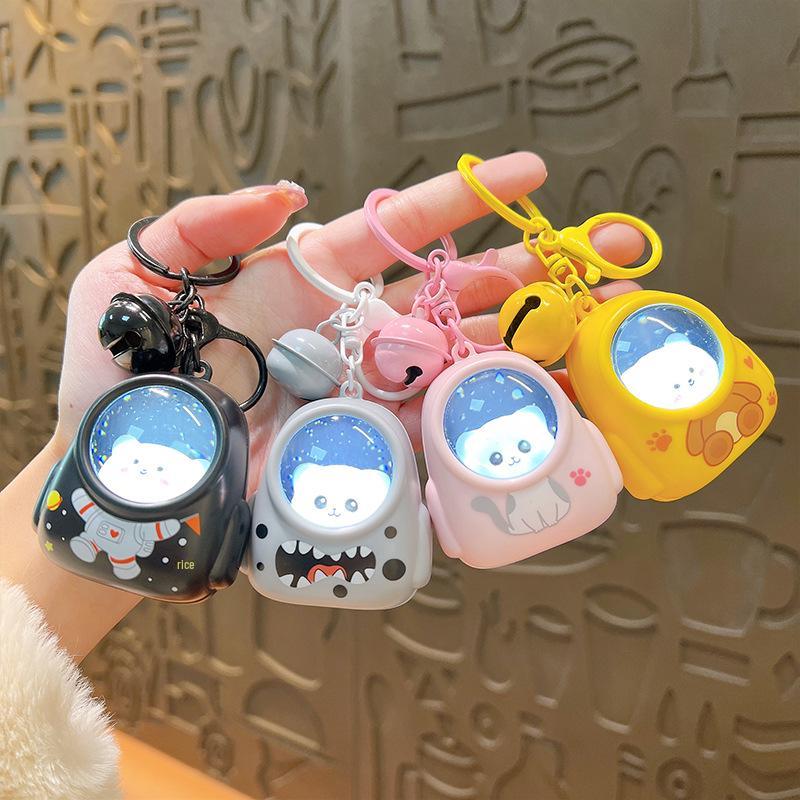 Kreativer Glücks-Panda Leuchtendes Nachtlicht Schlüsselanhänger: Süßer Figuren-Taschenanhänger und kleines Geschenk.