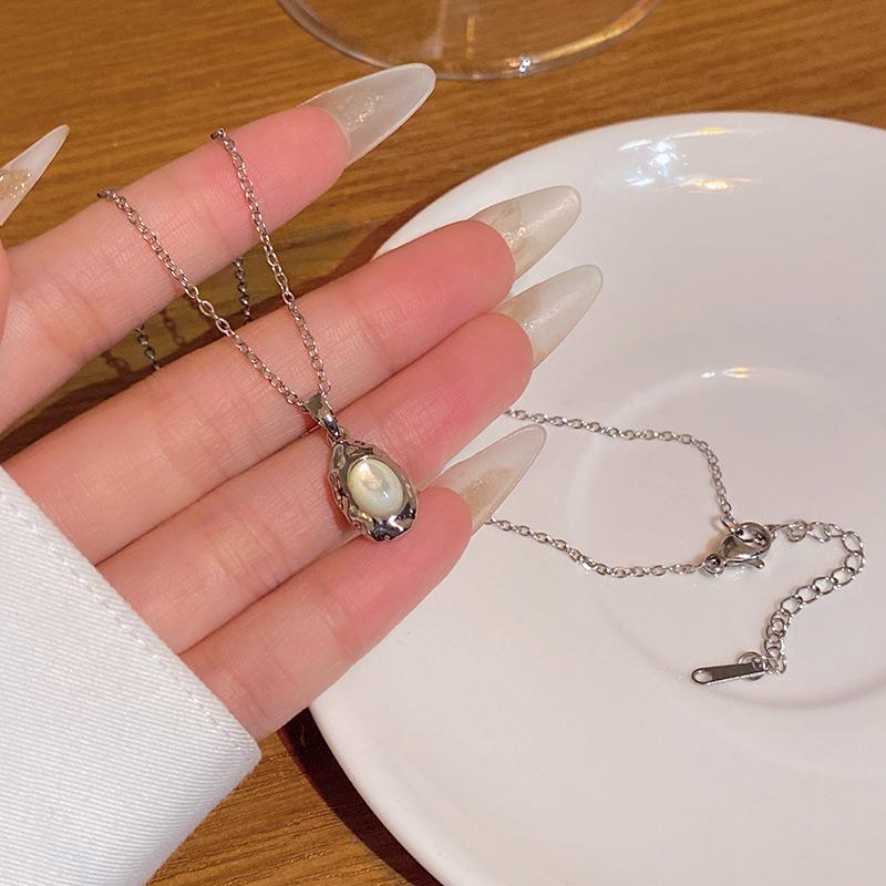 High-end Super Flash Zircon Titanium Steel Necklace Women's Versatile Niche Temperament Silver Collarbone Chain Internet Celebrity New Accessories