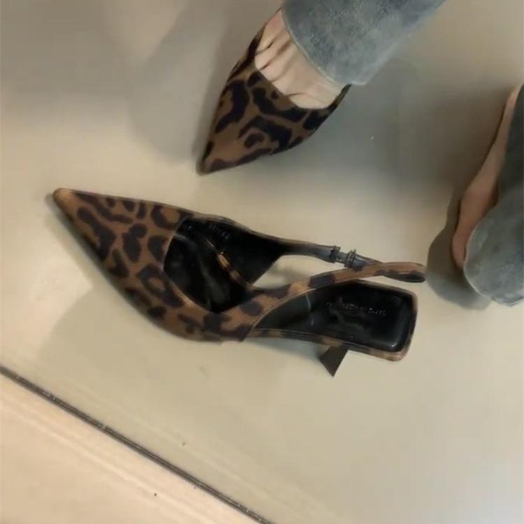 Sexy královská sestra leopardí potisk špičaté vysoké podpatky dámské 2024 léto nové francouzský temperament tenký podpatek taška hlava sandály