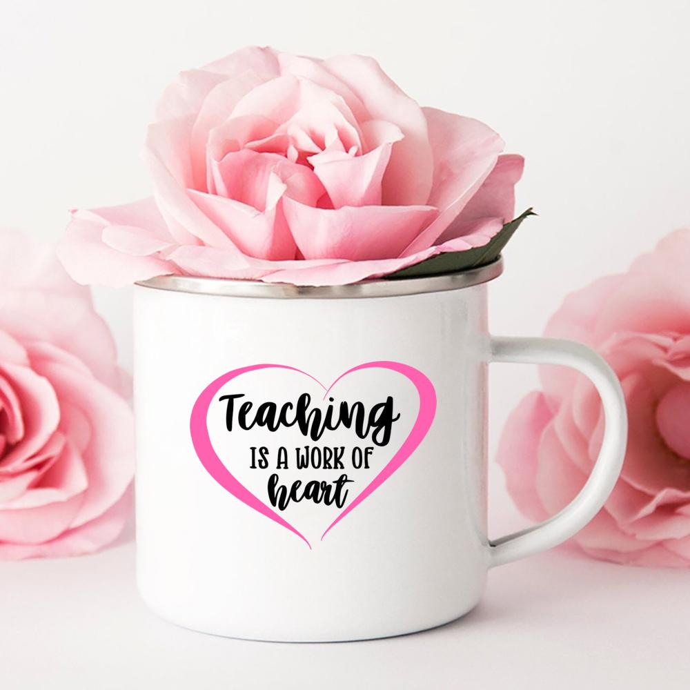 

Преподавание — это работа сердца. Печатная эмалированная кружка. Друзья. Оригинальные кружки. Кофейные чашки для сублимации. Нержавеющая чашка. Посуда для напитков. Чашки Cupshe Bar 360ml