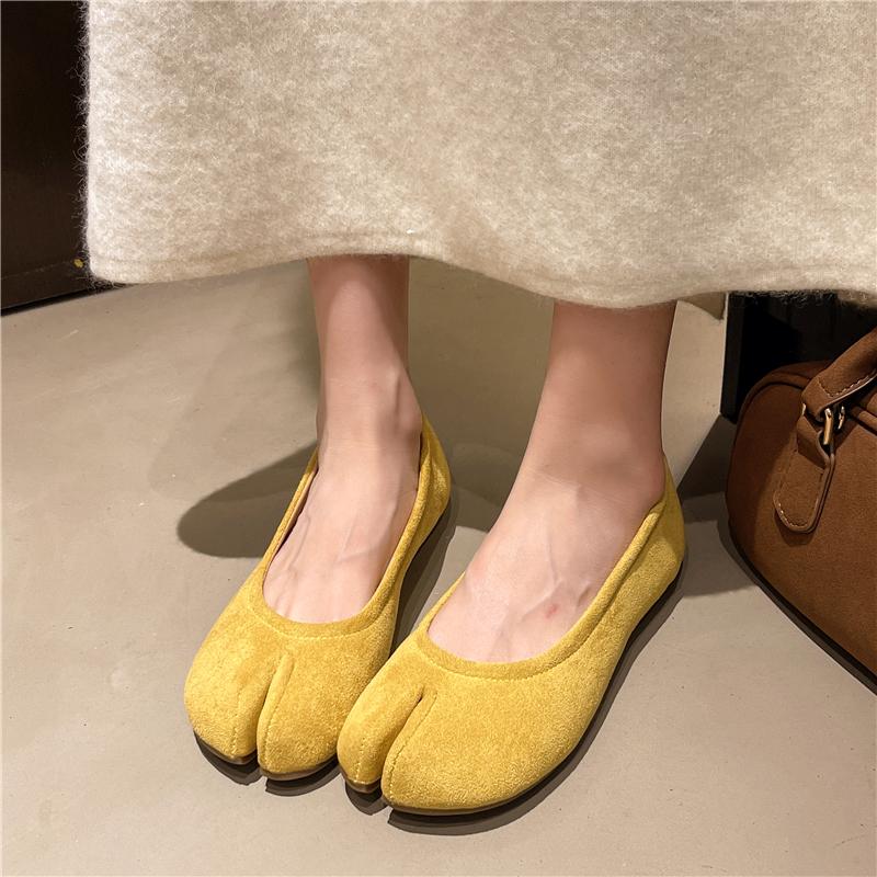 Japanese style 2025 spring new ninja shoes women's fashion casual comfortable leather flat split toe loafers ballet shoes