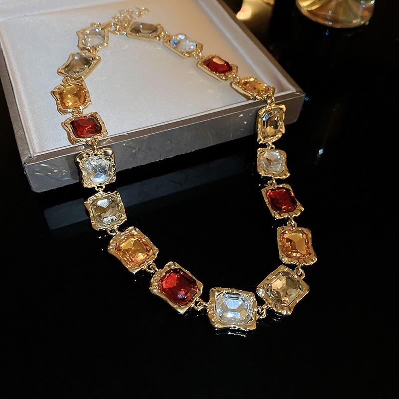 European and American Diamond-encrusted Geometric Necklaces, Retro Fashion Accessories
