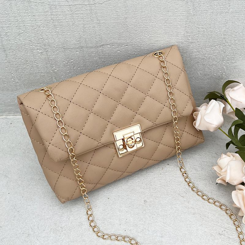 Bestickte Umhängetasche mit quadratischer Schnalle