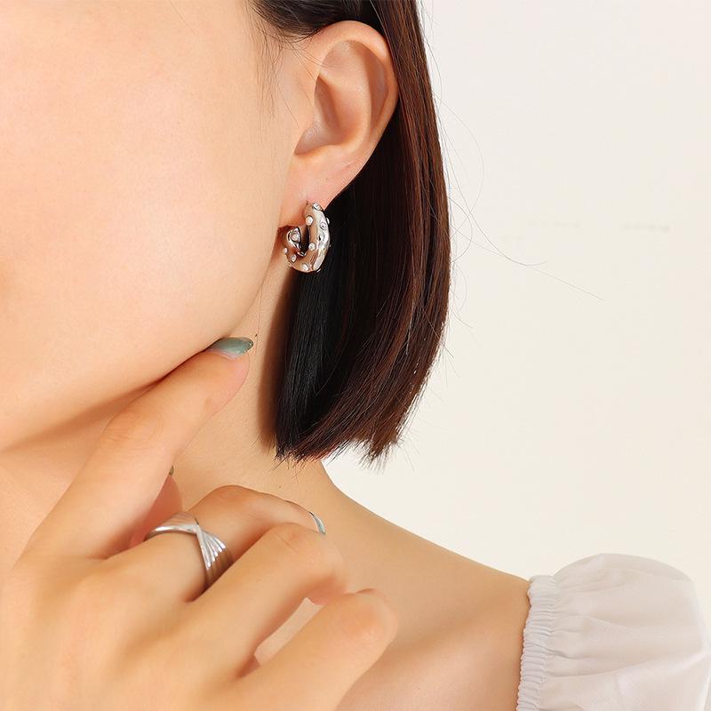 Gold-Plated Titanium Steel C-Shaped Earrings with Imitation Pearl and Zircon Inlays