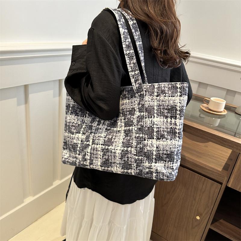 Fashionable And Practical Womens Shopping Bag With Unique Street Style Design