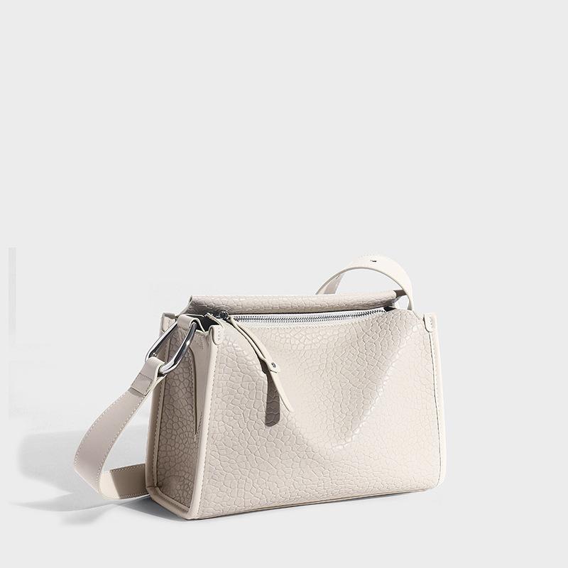 

Leather women s bags trendy new high-end sense versatile fashion shoulder messenger bag mail carrier bag literary style small