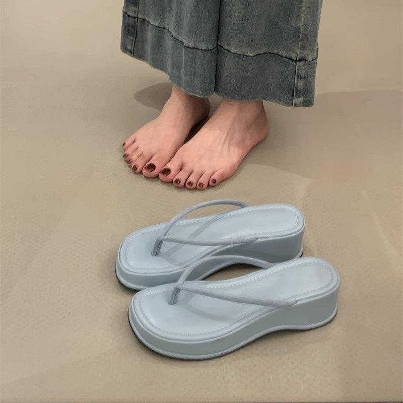 Thick-soled heightened pinch-on flip-flops fairy shoes 2025 new summer outer wear holiday wedge sandals