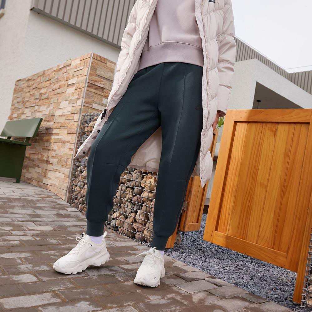 Nike Sportswear Tech Fleece Comfortable Knitted Sweatpants Women s L