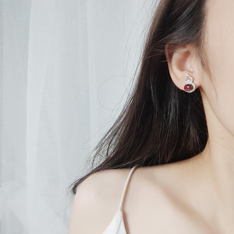 S925 Sterling Silver Green Chalcedony Gourd Stud Earrings - Classic Literary Lady Fashion with Garnet Silver Drops for Women.