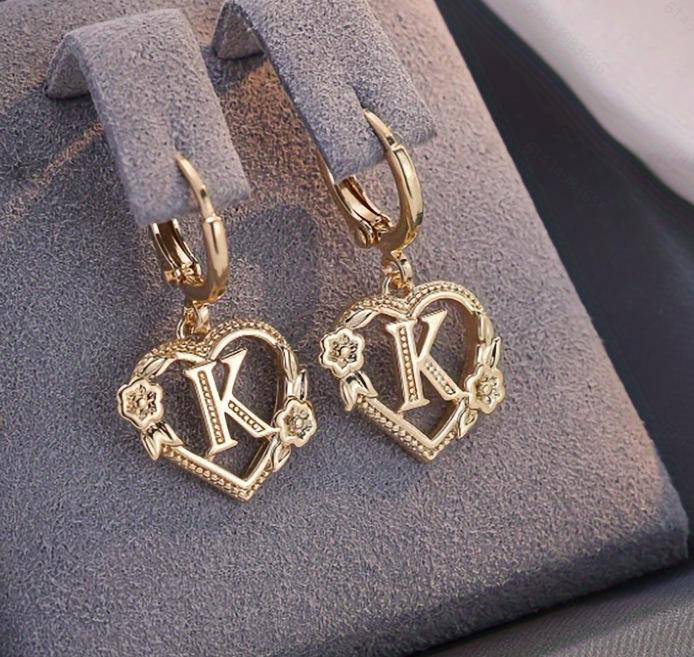 

Vintage Hollow Heart Letter Earrings Stylish Lightweight Dangle Earrings for Women Fashion Accessories Jewelry One Size золотой