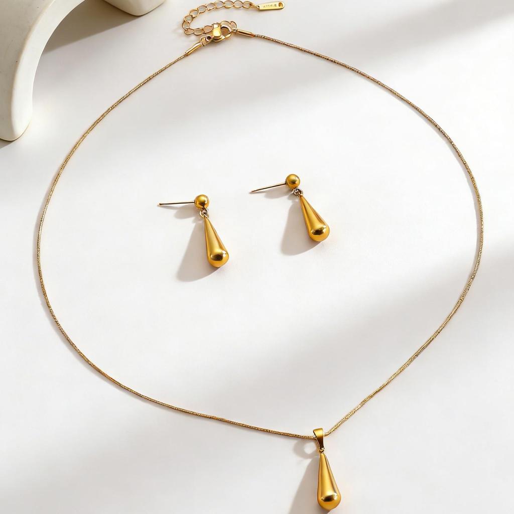 Sophisticated Water Drop Pendant Necklace - Stainless Steel Luxury for Women