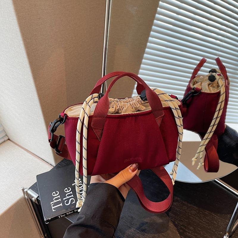 Summer Niche Casual Outdoor Small Bag Women's New Versatile Shoulder Messenger Bag Bundle Hand Bag