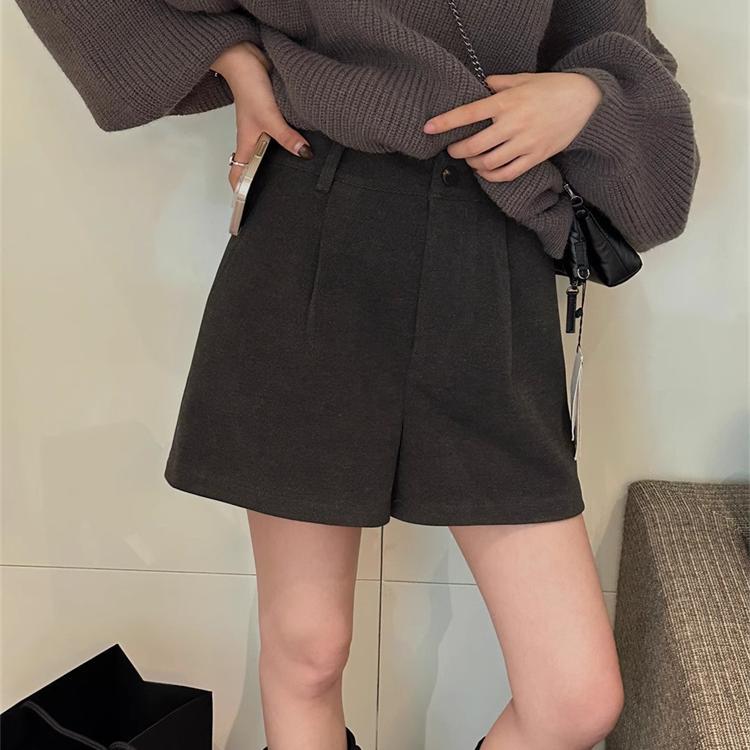 Plus Size Women's Black Wool Wide-Leg High-Waisted A-Line Shorts for Fall/Winter
