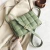 Módna malá dizajnová taška pre ženy 2020 Nová kórejská módna tkaná malá štvorcová crossbody taška sieťovaná červená taška cez rameno