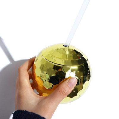 Nachtclub mit Strohhalm Taschenlampe Glitzernde Weingläser Discokugel Tasse Cocktailbar Werkzeuge