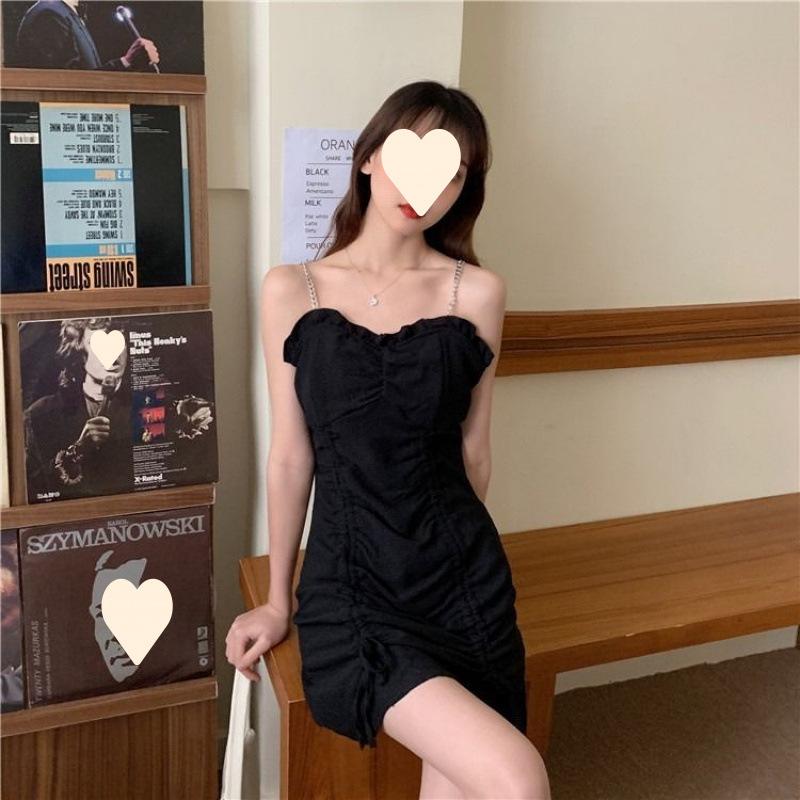 Sommerkleidung dünner schwarzer Latzrock Damen kleines schwarzes Kleid reiner Verlangensstil Design V-Ausschnitt Latzrock