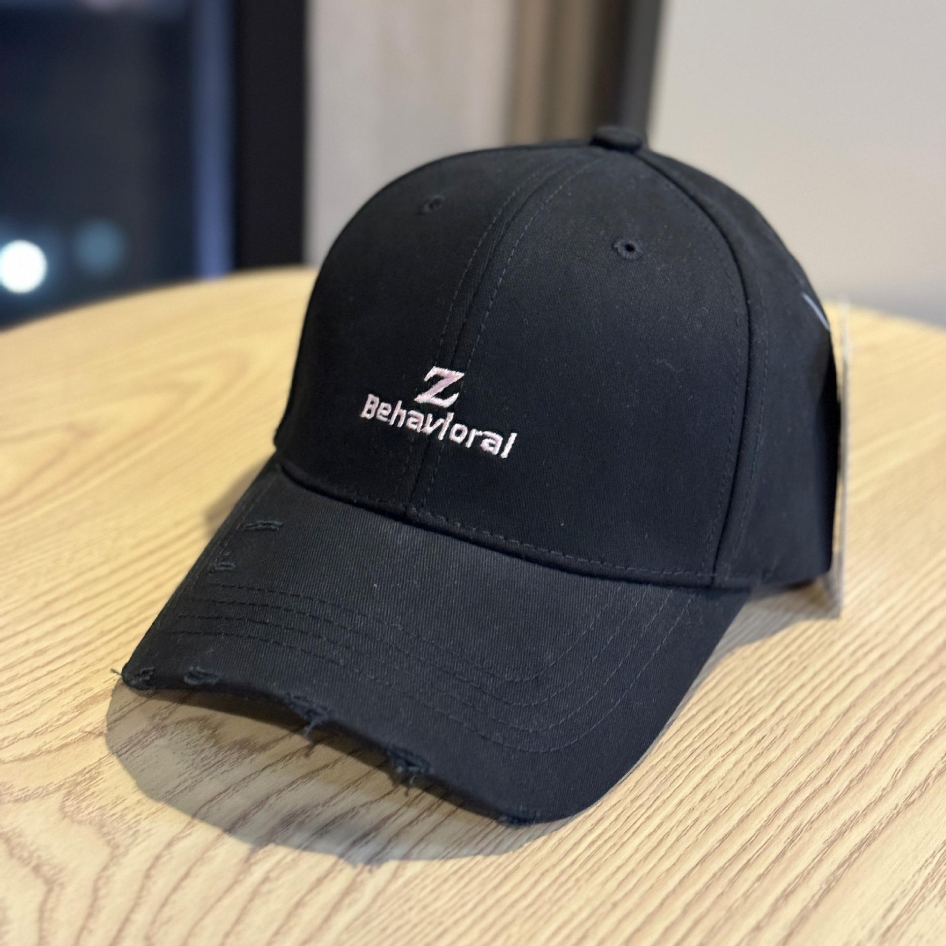 

New versatile embroidered letter soft-top baseball cap for women and couples, makes the face look smaller and the head circumference appear larger, Adult54-60Adjustable чёрный