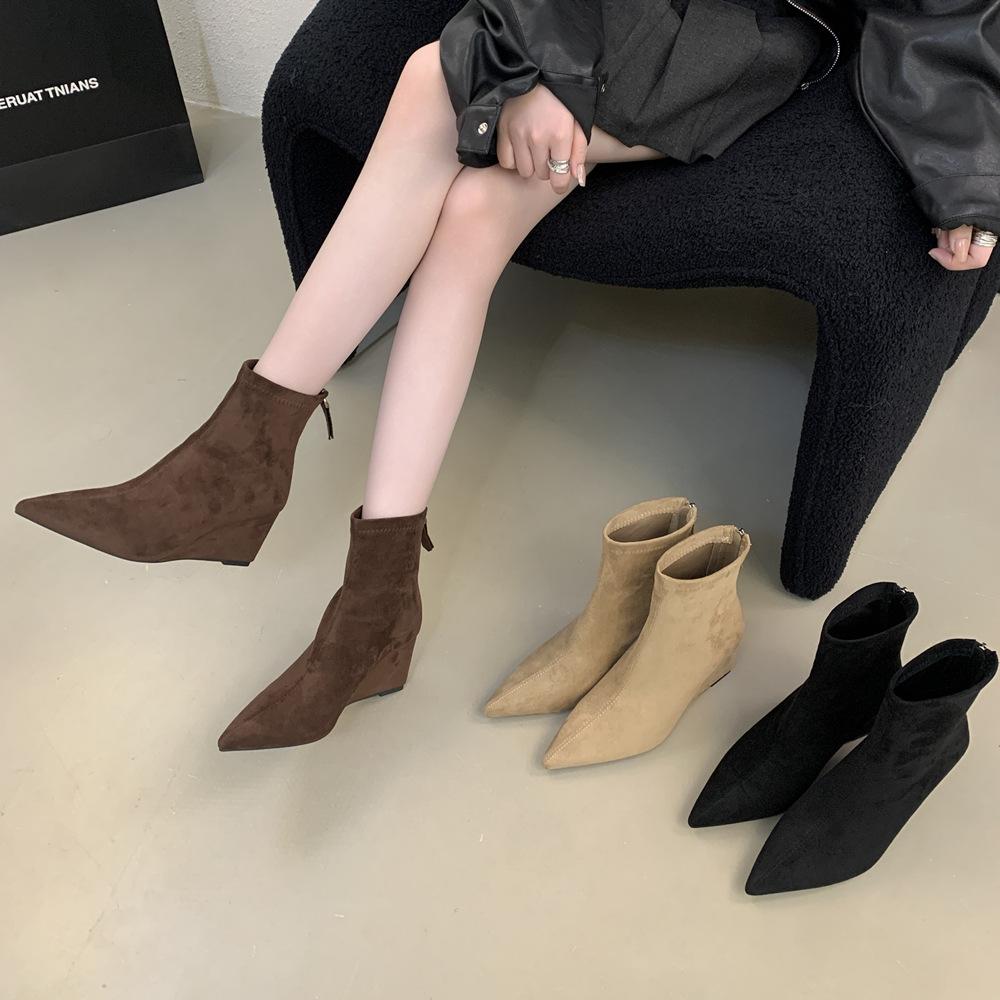 

Замшевые коричневые ботильоны-клинья с острым носком, короткие ботинки на молнии сзади, тонкие ботинки, тонкие женские короткие ботинки на осень и зиму 40 темно-коричневого