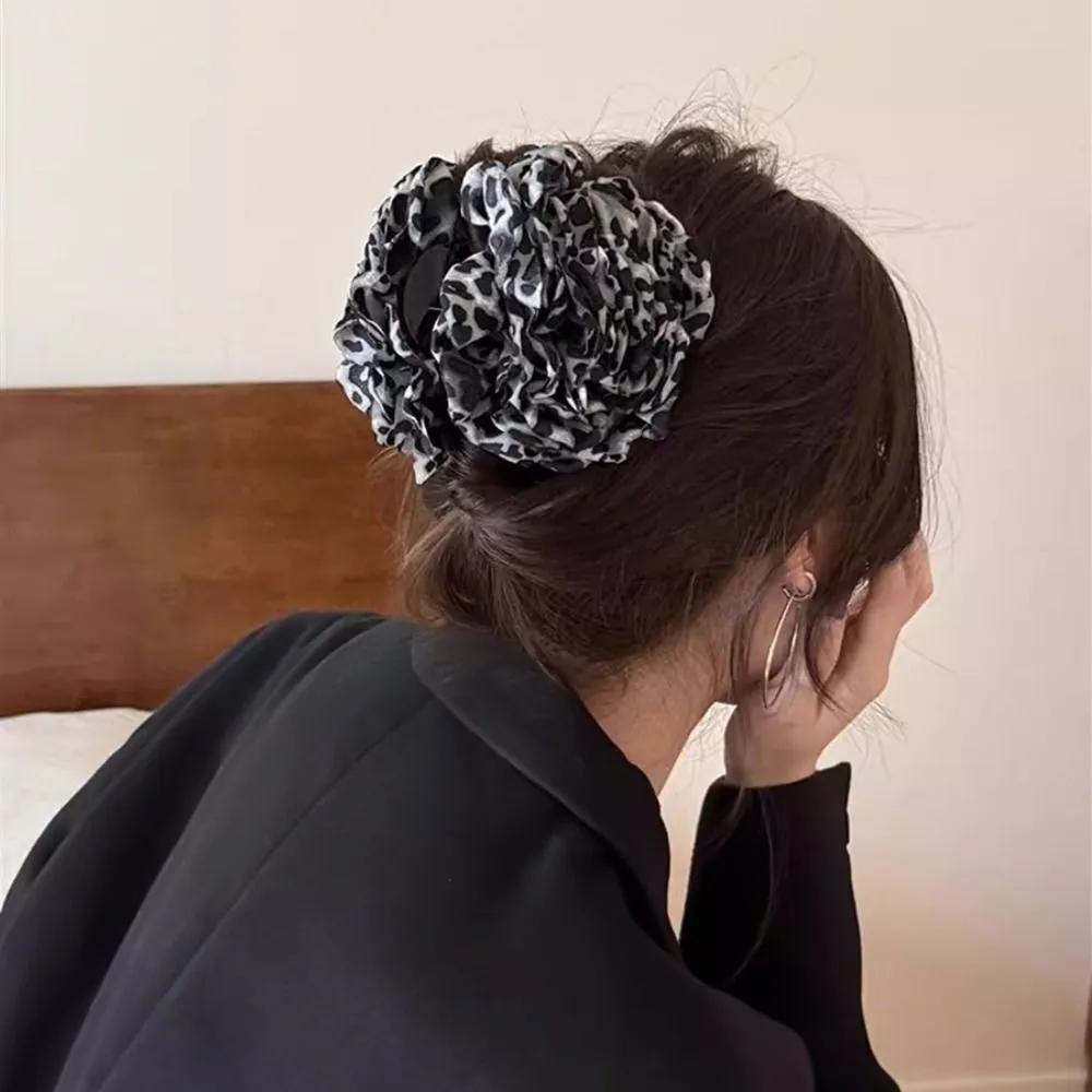 Floer Leopard Hair Claw Clip / Daily Flower Leopard Half-Updo brown