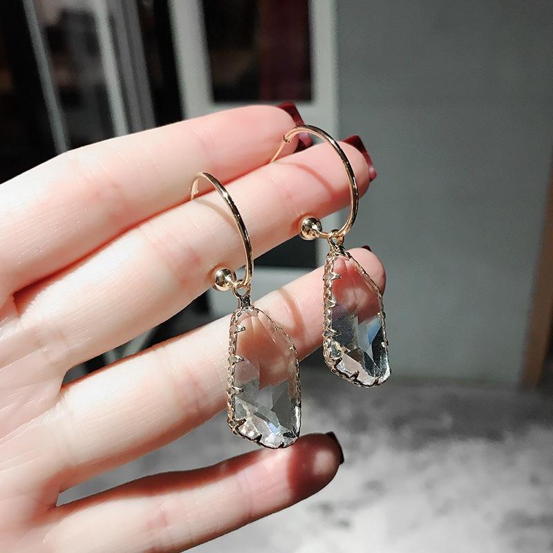 

S needle plated real gold ins simple cold wind irregular transparent crystal earrings 2025 new trendy artificial crystal