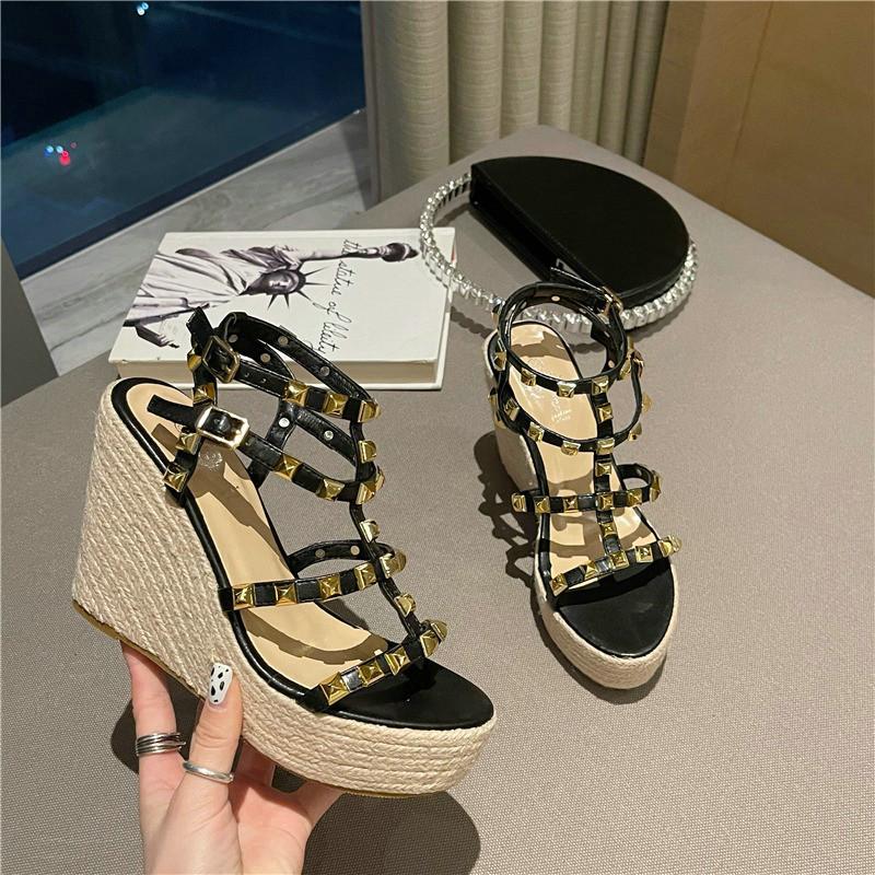 Fashion 2025 Spring Sweet Wedges Hemp Rope Thick Bottom Waterproof Platform Fashion High Heels Roman After Empty Rivet Sandals Woman