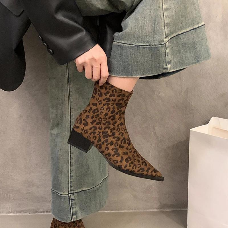Mode 2025 Designer Leopard Damen Stiefeletten Mode Spitzschuh Kurze Stiefeletten Damen Prägnante Blockabsatz Schuhe