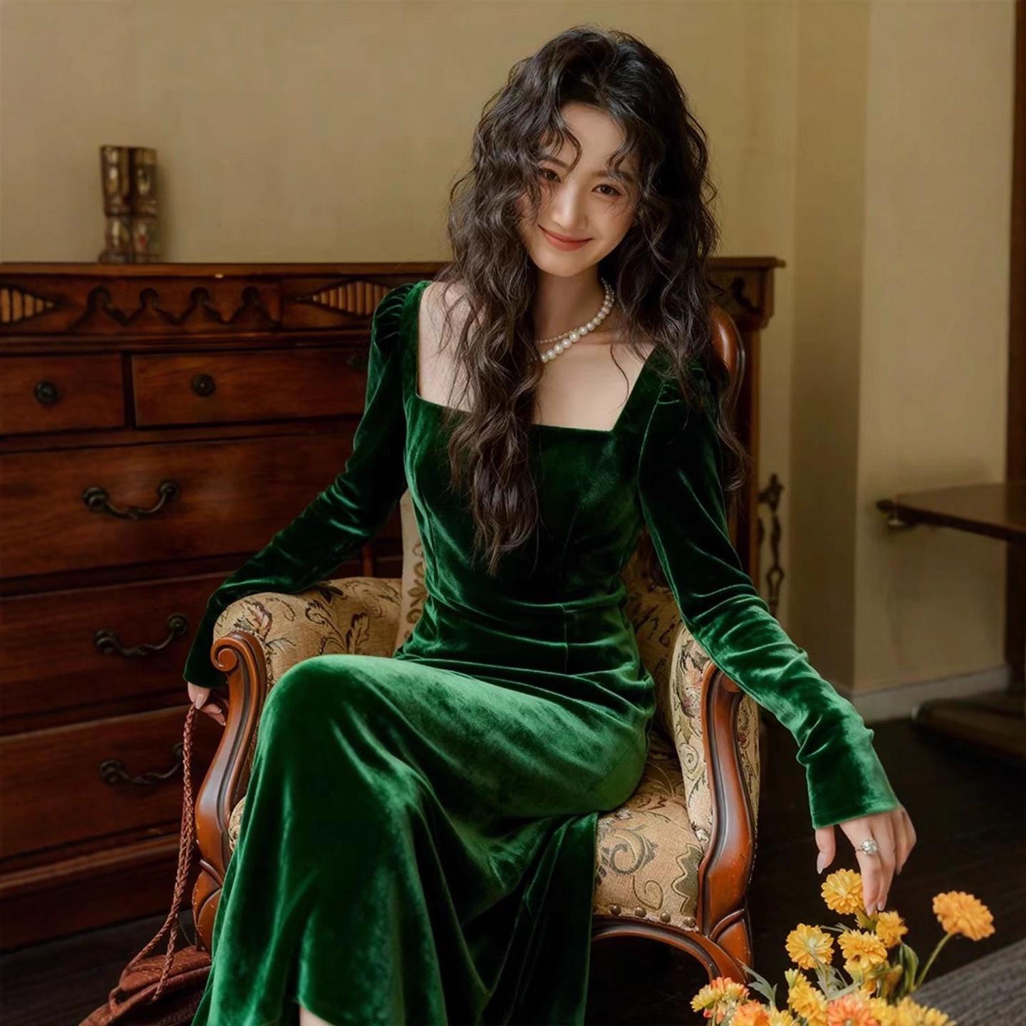 Elegant Green Velvet Dress for Special Occasions - French Style Long Skirt for Women M